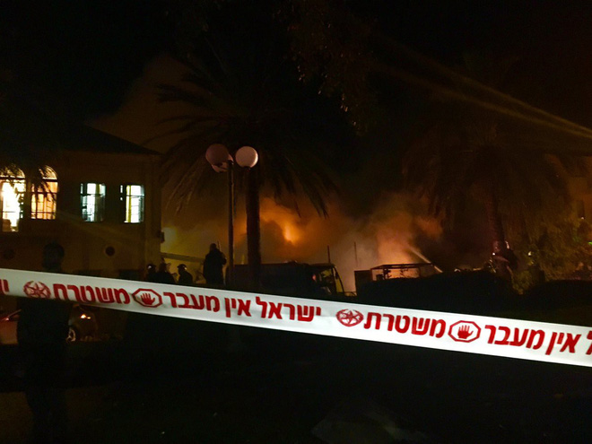 Israel: Nổ lớn làm rung chuyển Tel Aviv, lửa dữ liếm trọn tòa nhà